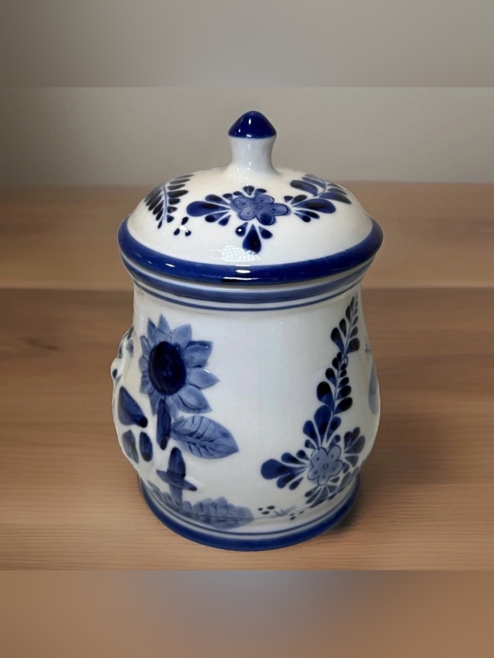 Vintage Blue White Delft Deco Lidded Canister
Jar TEA Handpainted Holland - Picture 2 of 10